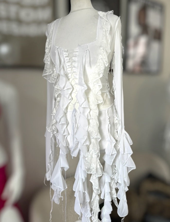 RUFFLE MY FEATHERS TOP WHITE